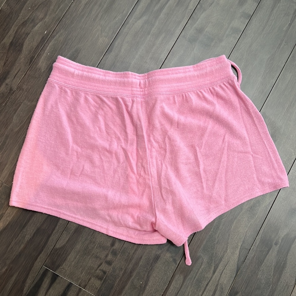 Alo Daze Shorts - Picture 2 of 3